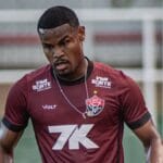 Vitória oficializa empréstimo do lateral-direito Nathan Mendes