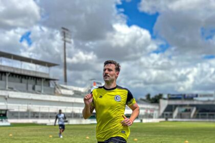 Zagueiro do ASA, Jan Pieter, será operado no ombro direito nesta terça-feira