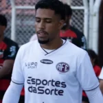 Lesão no joelho afasta zagueiro Erik da Ferroviária por até nove meses