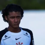 Arsenal e Ajax sondam zagueiro Iago Machado, de 16 anos, do Corinthians
