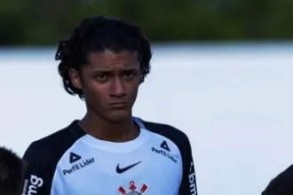Arsenal e Ajax sondam zagueiro Iago Machado, de 16 anos, do Corinthians