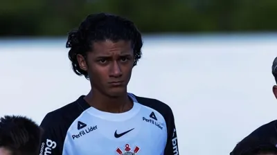 Arsenal e Ajax sondam zagueiro Iago Machado, de 16 anos, do Corinthians