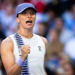 Swiatek vence Bouzkova, atinge 24ª terceira rodada seguida em Grand Slams e quebra marca histórica