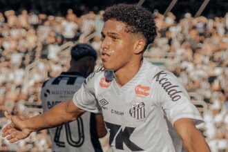 Tottenham oficializa chegada do lateral Souza, destaque de 19 anos do Santos