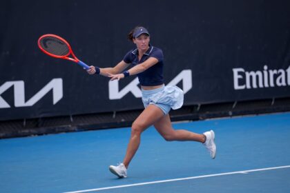 Stefani estreia com vitória nas mistas e emplaca segundo triunfo no dia em Melbourne