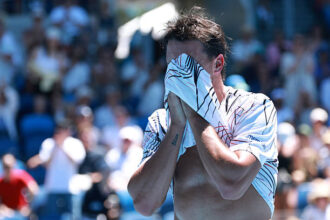 Calor extremo paralisa partidas externas do Australian Open por quase cinco horas
