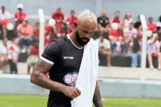 Goleiro Bruno é dispensado pelo Capixaba após cobrar salários e melhorias no alojamento