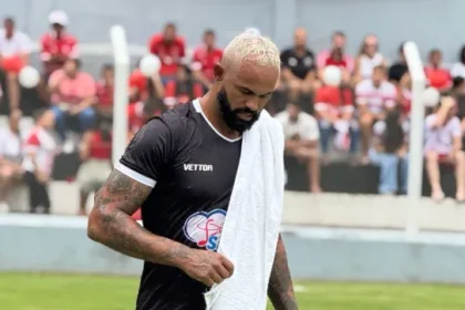 Goleiro Bruno é dispensado pelo Capixaba após cobrar salários e melhorias no alojamento