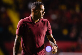 Roger Silva destaca postura do Sport após 3 a 0 sobre o Vitória-PE e adota cautela com retorno de Zé Lucas