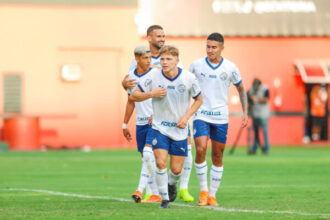 Bahia supera Vitória no Barradão, quebra tabu e segue com 100% no Campeonato Baiano