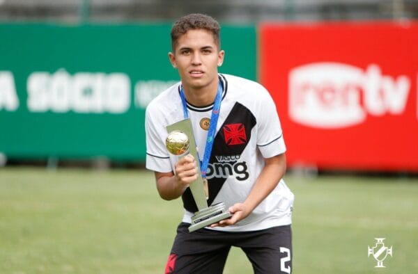 Fortaleza acerta chegada sem custos do lateral-direito Paulinho, ex-Vasco