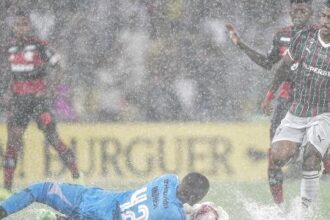 Chuva paralisa Fla-Flu por 44 minutos, mas Fluminense vence por 2 a 1 no Maracanã