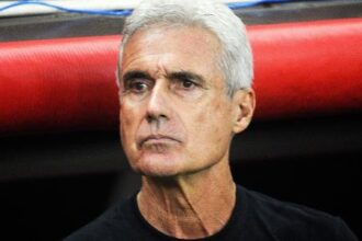 Técnico do Grêmio se desculpa por usar expressão racista após derrota no Gre-Nal
