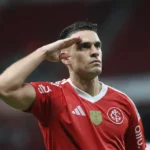 Inter vira sobre o Grêmio, faz 4 a 2 e mantém liderança no Gauchão