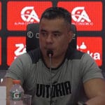 Jair Ventura defende esquema com três zagueiros após derrota do Vitória no Ba-Vi