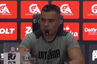 Jair Ventura defende esquema com três zagueiros após derrota do Vitória no Ba-Vi