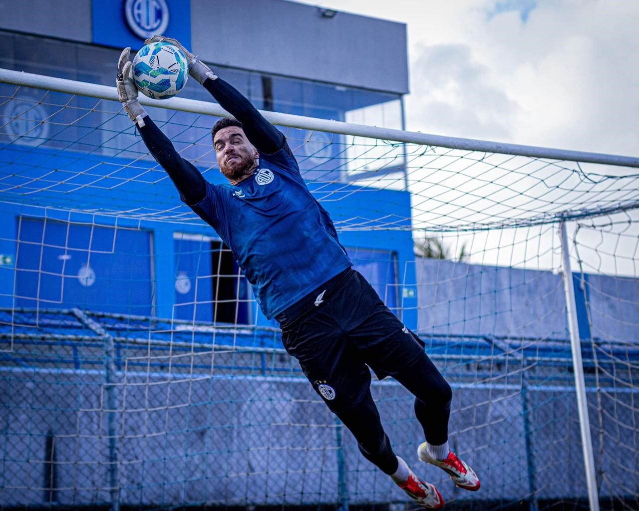 Confiança inicia semana de treinos focado no clássico contra o Sergipe no Batistão