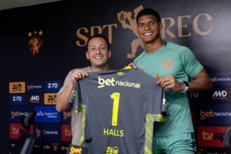 Dirigente do Vila Nova chama Halls de imaturo após goleiro exaltar Sport