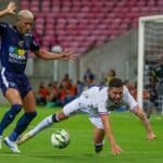 Lesão afasta Renato e Santa Cruz perde atacante para duelo com o Jaguar