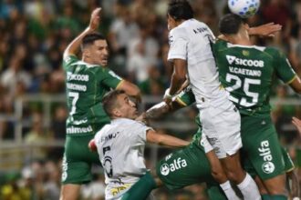 João Schmidt critica derrota do Santos para a Chapecoense: “Inadmissível”