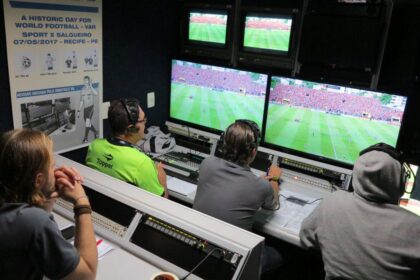 CBF muda localização da cabine do VAR e formaliza profissionalização de árbitros até 2026