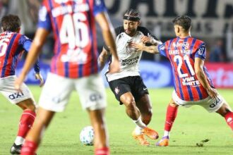Bahia vence Corinthians de virada na Vila Belmiro por 2 a 1