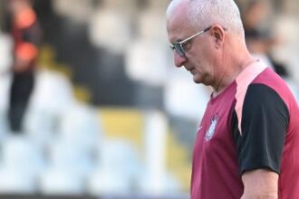 Pedidos de Dorival colidem com plano de corte de gastos do Corinthians