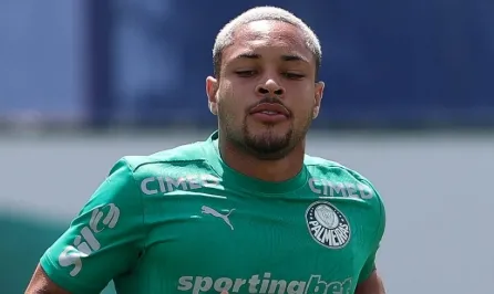 Palmeiras retorna aos treinos e direciona foco para o Paulistão; Vitor Roque comemora confiança após gol