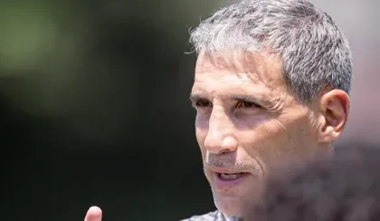 Santos confirma contratação de Rony, e Vojvoda ressalta versatilidade do atacante
