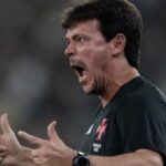Gritos de Fernando Diniz ganham destaque enquanto Vasco soma oito derrotas em nove jogos do Brasileirão