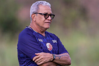Hélio dos Anjos confirma equipe alternativa do Náutico contra o Vitória-PE; Dodô vira desfalque e Léo Jance viaja