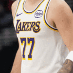 Doncic sela vitória dos Lakers na prorrogação contra Nuggets; Wembanyama lidera Spurs sobre Hornets