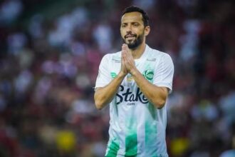 Botafogo-PB avança e fica a detalhes de anunciar o meia Nenê, ex-Vasco e PSG