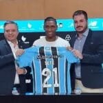 O “furacão” está de volta: Grêmio anuncia a compra de Tetê com contrato até 2029