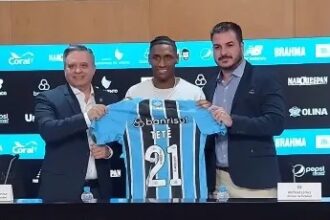 O “furacão” está de volta: Grêmio anuncia a compra de Tetê com contrato até 2029
