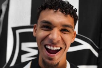 Galo se reforça: Atlético-MG anuncia a contratação do meia Victor Hugo até 2030