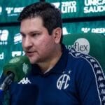 Matheus Costa desabafa após empate do Guarani com o Santos: “Trocar sempre de técnico é o caminho?”