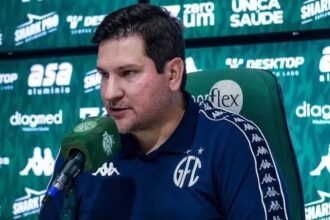 Matheus Costa desabafa após empate do Guarani com o Santos: “Trocar sempre de técnico é o caminho?”