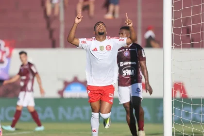 Internacional vence Caxias no Centenário e confirma primeira posição do Grupo A