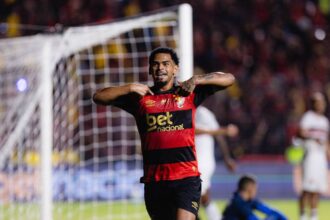 Micael marca nos acréscimos, Sport vence Santa Cruz e garante vaga direta na semifinal do Pernambucano