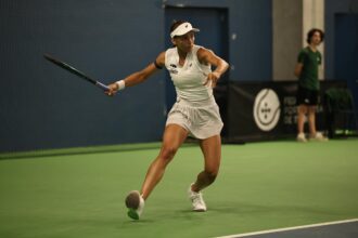 Brasileiras Candiotto e Nauhany Silva vencem na estreia de qualis europeus em quadras cobertas