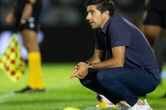 Abel admite atuação ruim, critica gramado e pede reforços após derrota do Palmeiras