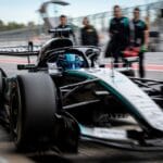 Russell vê carro da Mercedes forte para 2026, mas descarta favoritismo ao título