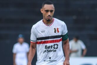 Lesionado, zagueiro Eurico desfalca Santa Cruz na segunda fase do Pernambucano