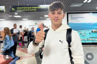 Atacante argentino Diego Tarzia desembarca em Salvador para assinar empréstimo com o Vitória