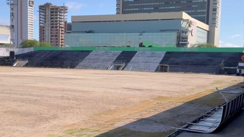 Central dá início à colocação do novo gramado no Lacerdão em Caruaru