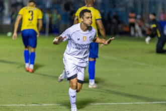 Juan Alano comemora primeiro gol pelo Ceará após apenas duas partidas