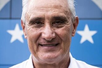 Cruzeiro sofre virada do Coritiba no Mineirão e torcida intensifica críticas a Tite