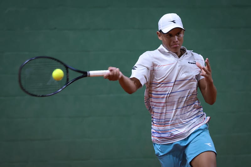 Brasileiros avançam na estreia do ITF J300 de Salinas