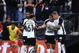 Rodrigo Mattos diz que Corinthians pode surpreender em copas, mas vê elenco curto para o Brasileirão